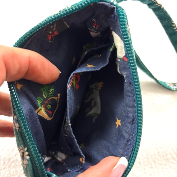 Vera BradleyGreen Paisley Embroider Rooster Inner Lined Penguin Wristlet Wallet - Picture 6 of 14